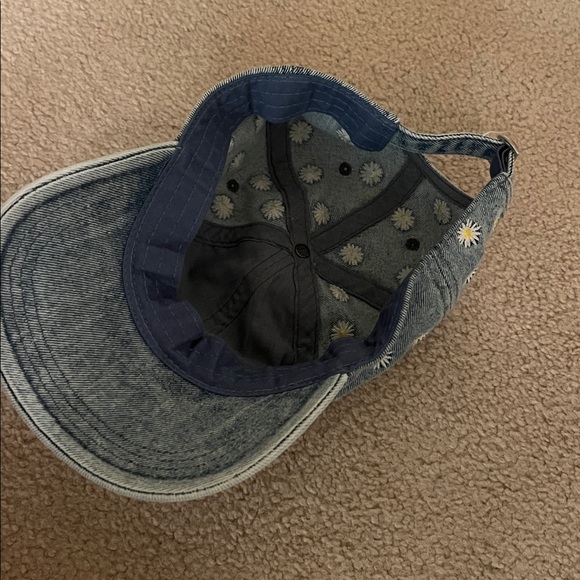 American Eagle Outfitters Denim Baseball Cap with Daisy Floral Embroidery NWOT - Picture 4 of 4
